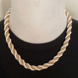 Loft elegant white and gold statement necklace